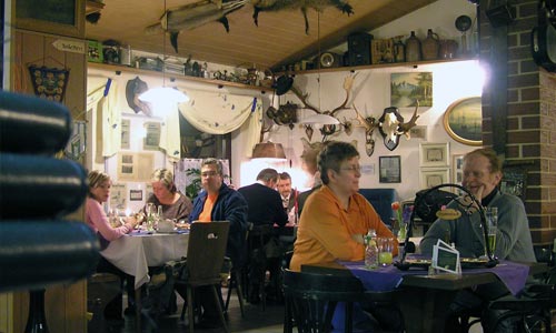 Gäste im Restaurant zum Taubenschlag in Oranienburg